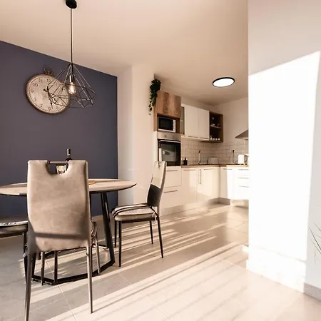 Апартаменты Kailani Luxury 3 Bedroom, 3 Bathroom With A Sunny Balcony