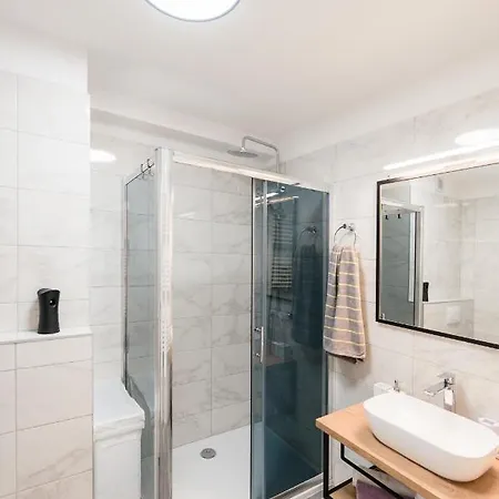 Kailani Luxury 3 Bedroom, 3 Bathroom With A Sunny Balcony * Zara