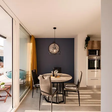 Kailani Luxury 3 Bedroom, 3 Bathroom With A Sunny Balcony