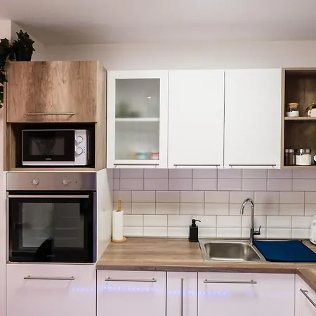 Kailani Luxury 3 Bedroom, 3 Bathroom With A Sunny Balcony