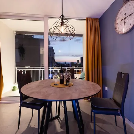 Kailani Luxury 3 Bedroom, 3 Bathroom With A Sunny Balcony Appartamento Zara