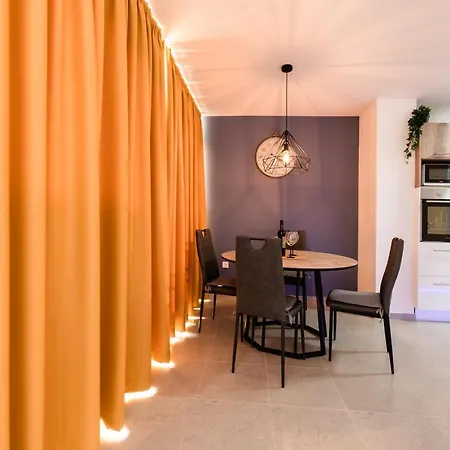 Kailani Luxury 3 Bedroom, 3 Bathroom With A Sunny Balcony