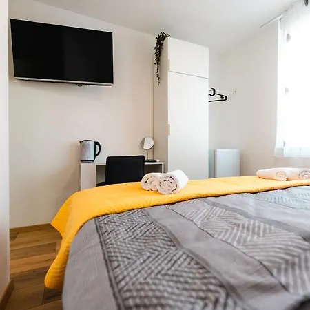 Kailani Luxury 3 Bedroom, 3 Bathroom With A Sunny Balcony * Zara