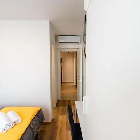 Kailani Luxury 3 Bedroom, 3 Bathroom With A Sunny Balcony