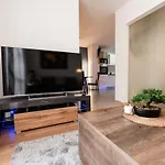 Kailani Luxury 3 Bedroom, 3 Bathroom With A Sunny Balcony * זאדאר
