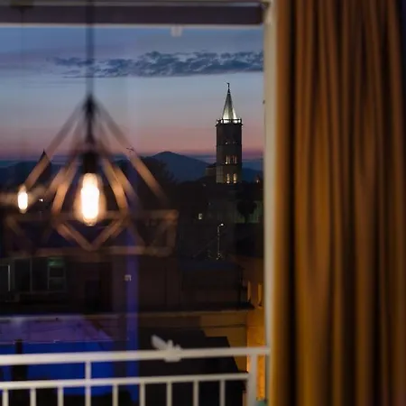 Daire Kailani Luxury 3 Bedroom, 3 Bathroom With A Sunny Balcony Zadar
