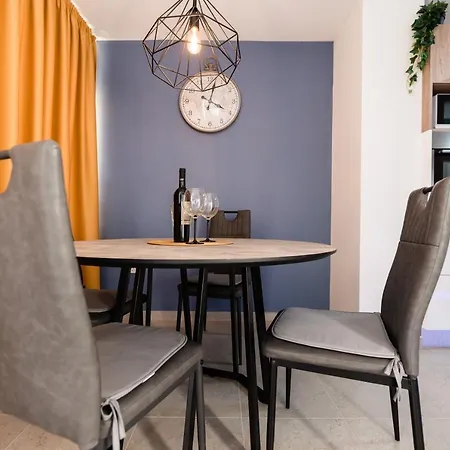 Kailani Luxury 3 Bedroom, 3 Bathroom With A Sunny Balcony Daire *
