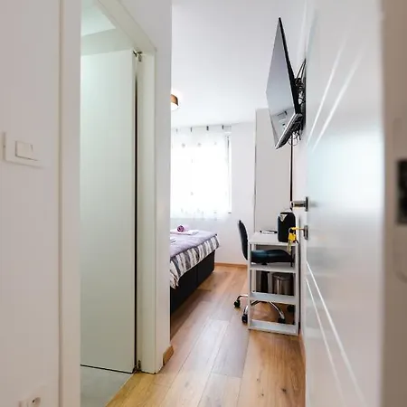 Kailani Luxury 3 Bedroom, 3 Bathroom With A Sunny Balcony *