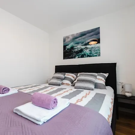 Apartment Kailani Luxury 3 Bedroom, 3 Bathroom With A Sunny Balcony