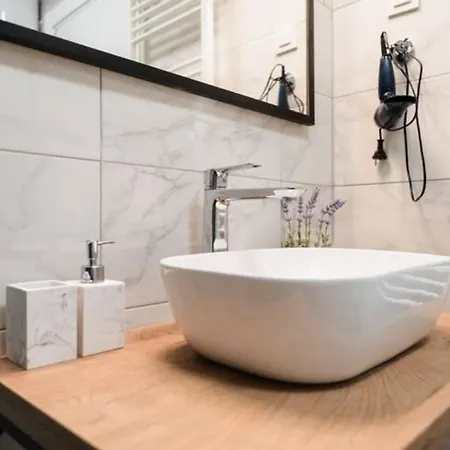 Kailani Luxury 3 Bedroom, 3 Bathroom With A Sunny Balcony Apartment