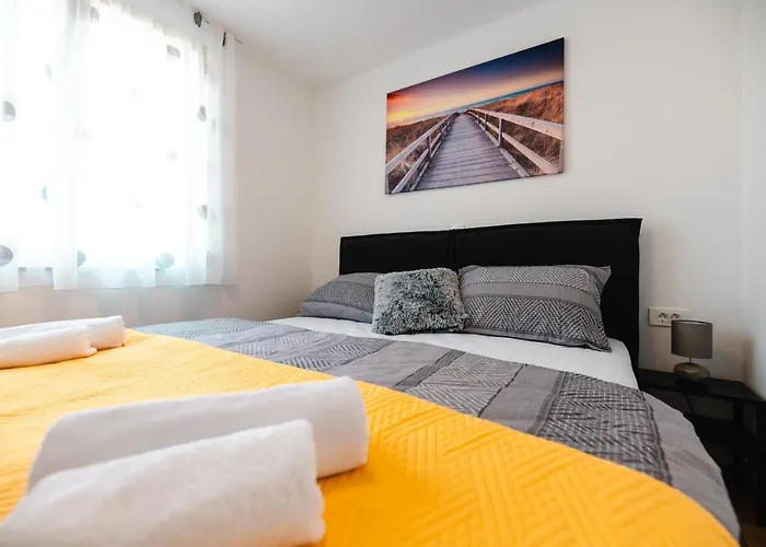 Kailani Luxury 3 Bedroom, 3 Bathroom With A Sunny Balcony Апартаменти Задар