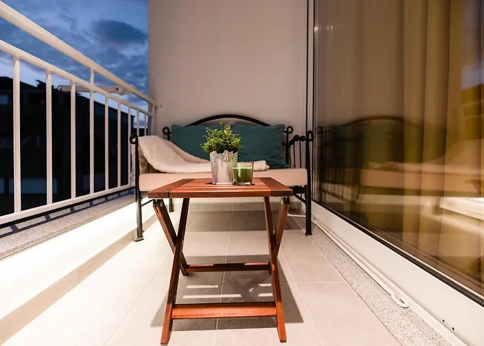 Kailani Luxury 3 Bedroom, 3 Bathroom With A Sunny Balcony