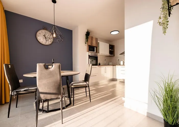 Апартаменти Kailani Luxury 3 Bedroom, 3 Bathroom With A Sunny Balcony