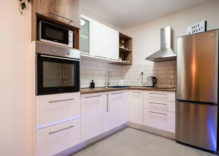 Апартаменти Kailani Luxury 3 Bedroom, 3 Bathroom With A Sunny Balcony *