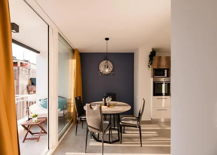 Kailani Luxury 3 Bedroom, 3 Bathroom With A Sunny Balcony