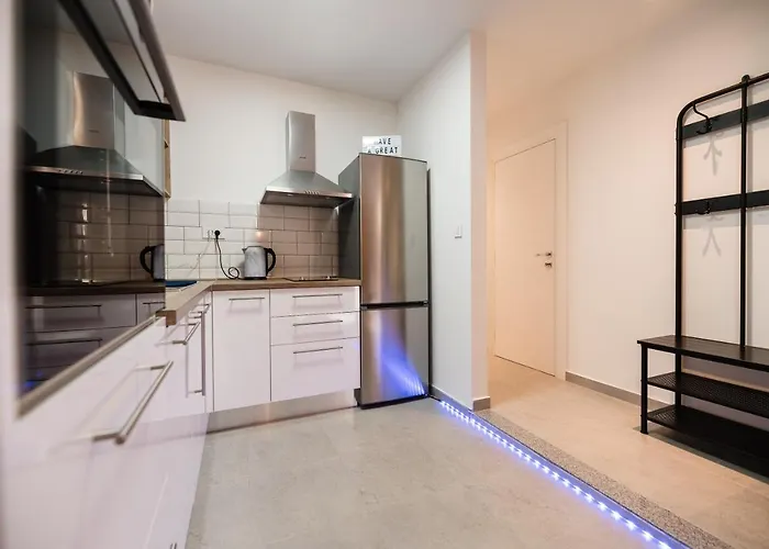 Kailani Luxury 3 Bedroom, 3 Bathroom With A Sunny Balcony