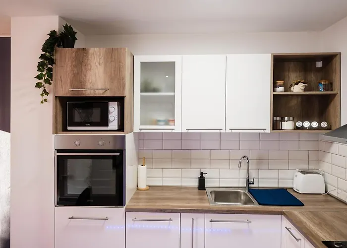 Kailani Luxury 3 Bedroom, 3 Bathroom With A Sunny Balcony