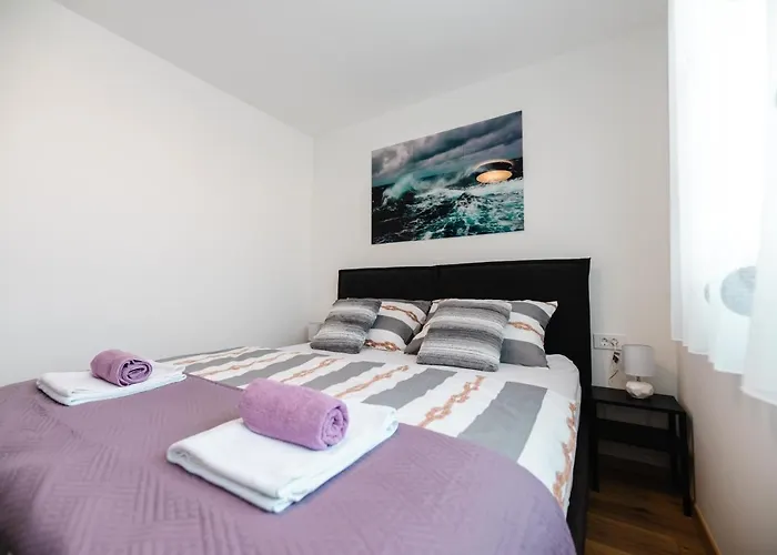 Апартаменти Kailani Luxury 3 Bedroom, 3 Bathroom With A Sunny Balcony