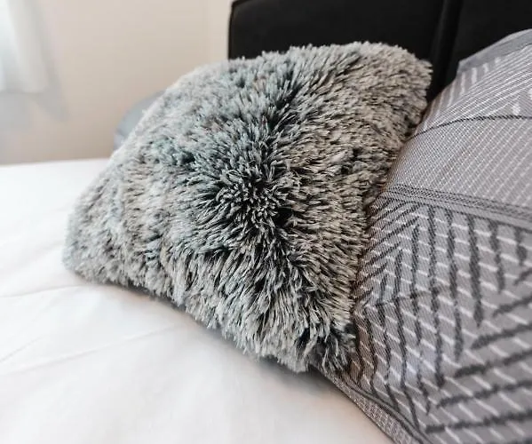 Kailani Luxury 3 Bedroom, 3 Bathroom With A Sunny Balcony